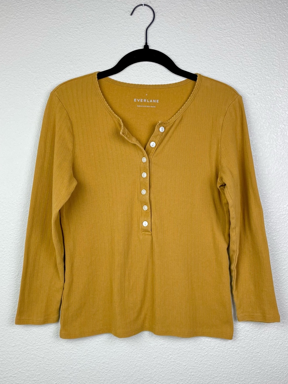 Everlane Women Medium Rib-Knit Henley Top 3/4 Sleeve Button Front Shirt Mustard